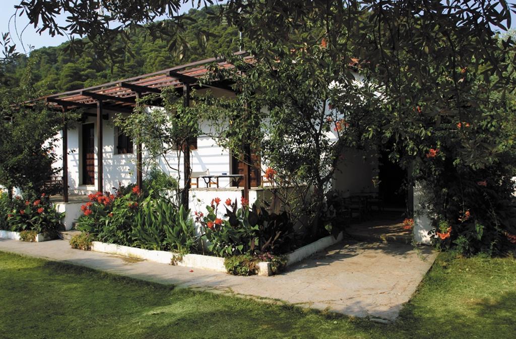 Artemis Bungalows Стафилос Екстериор снимка