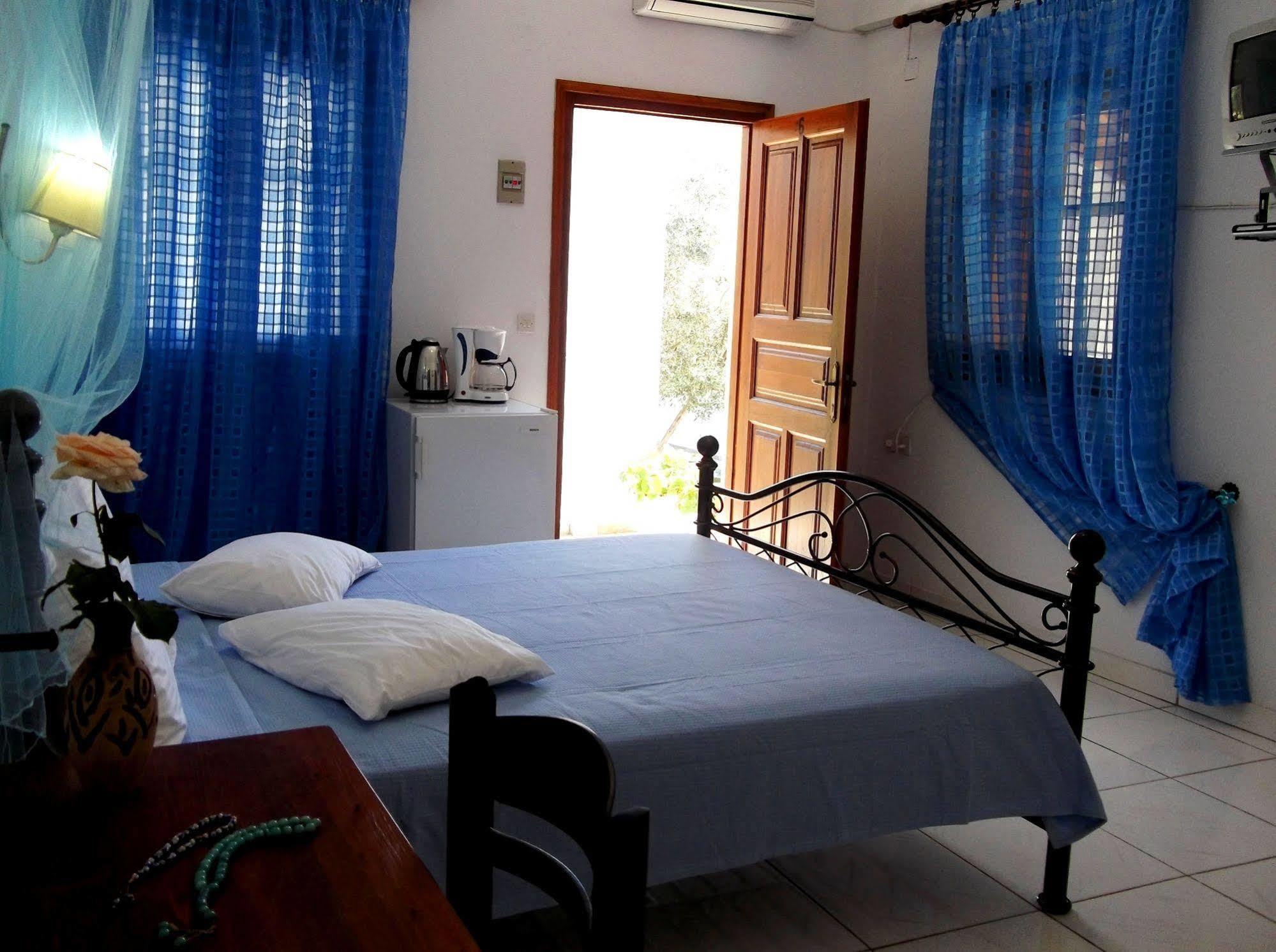 Artemis Bungalows Стафилос Екстериор снимка