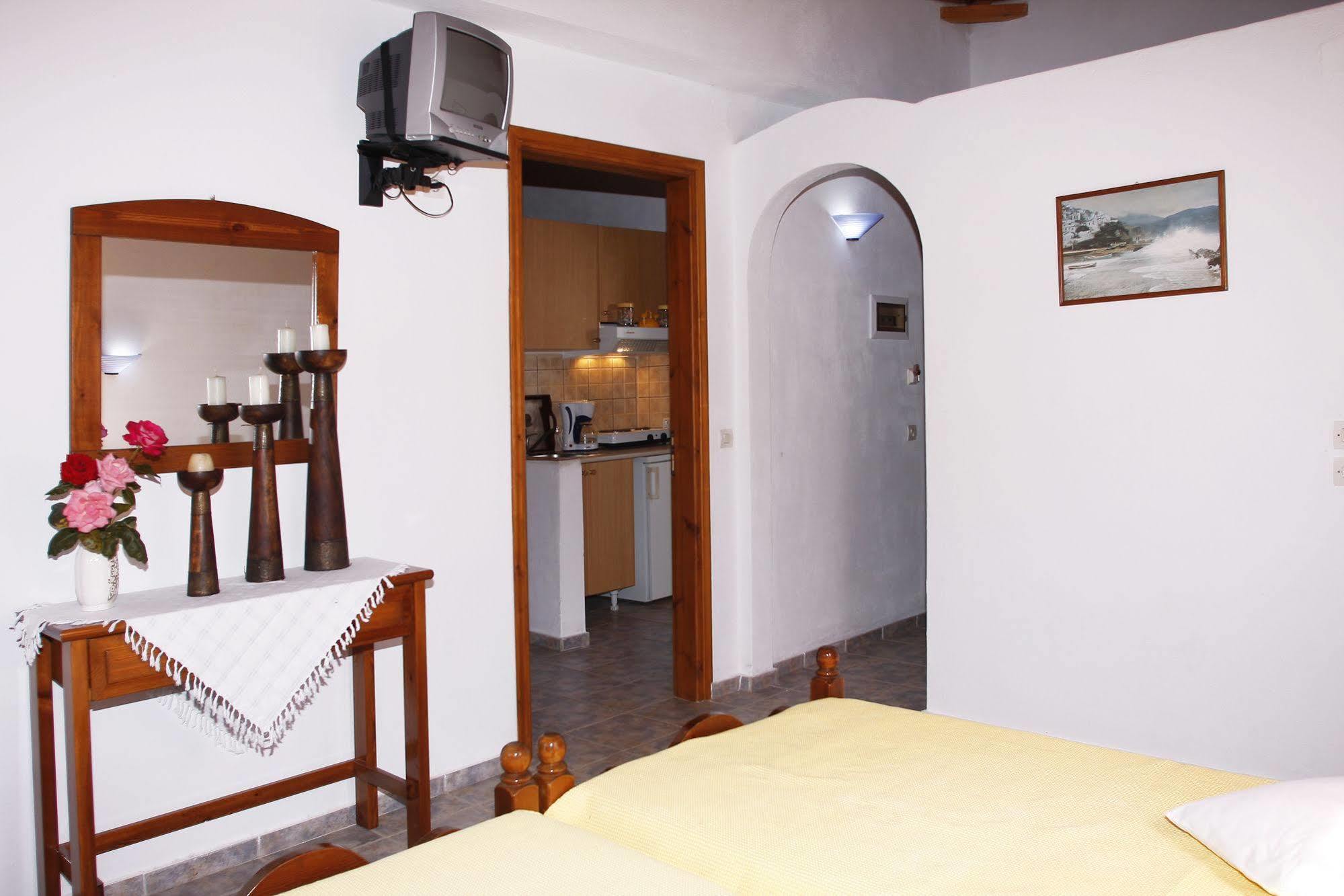 Artemis Bungalows Стафилос Екстериор снимка