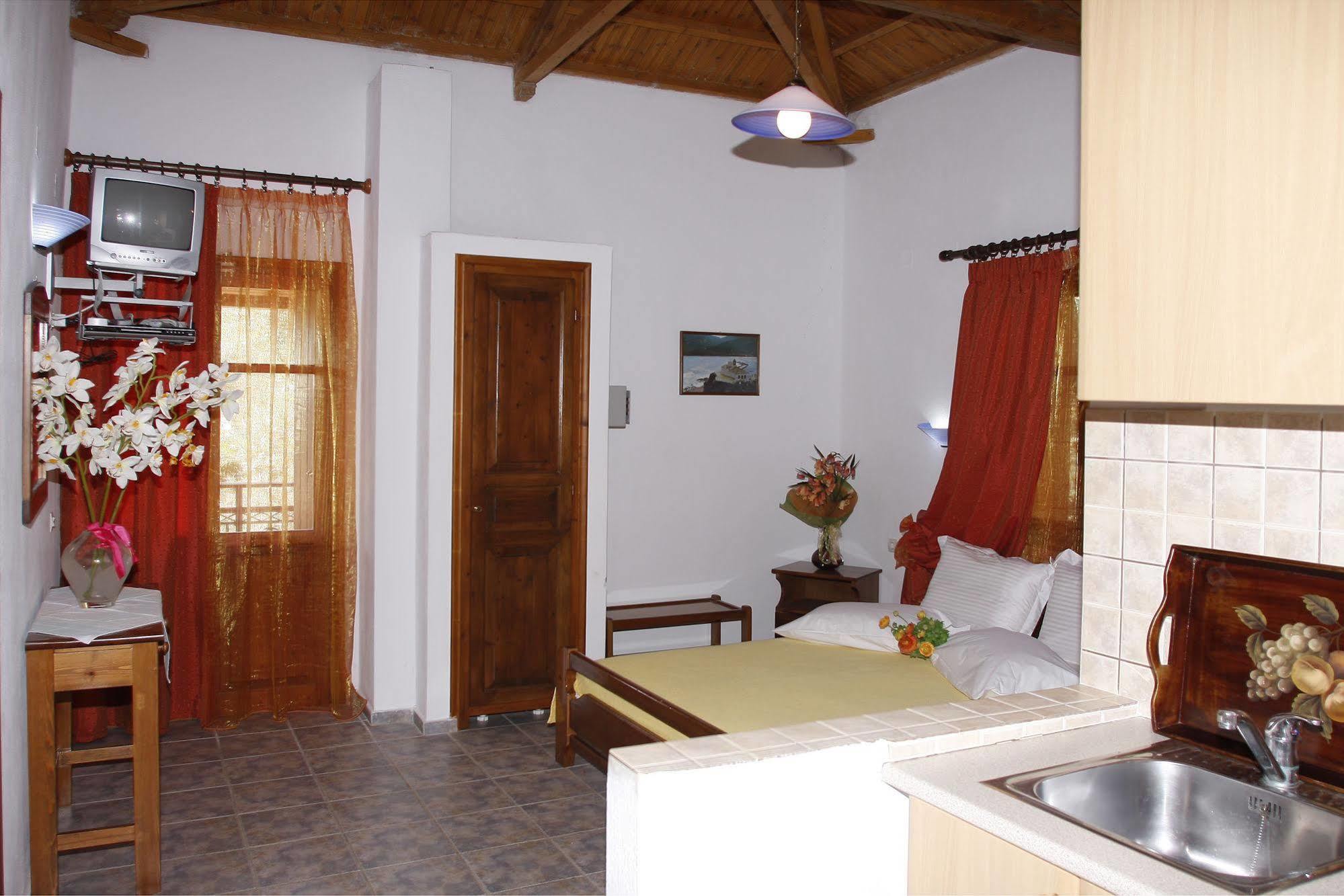 Artemis Bungalows Стафилос Екстериор снимка