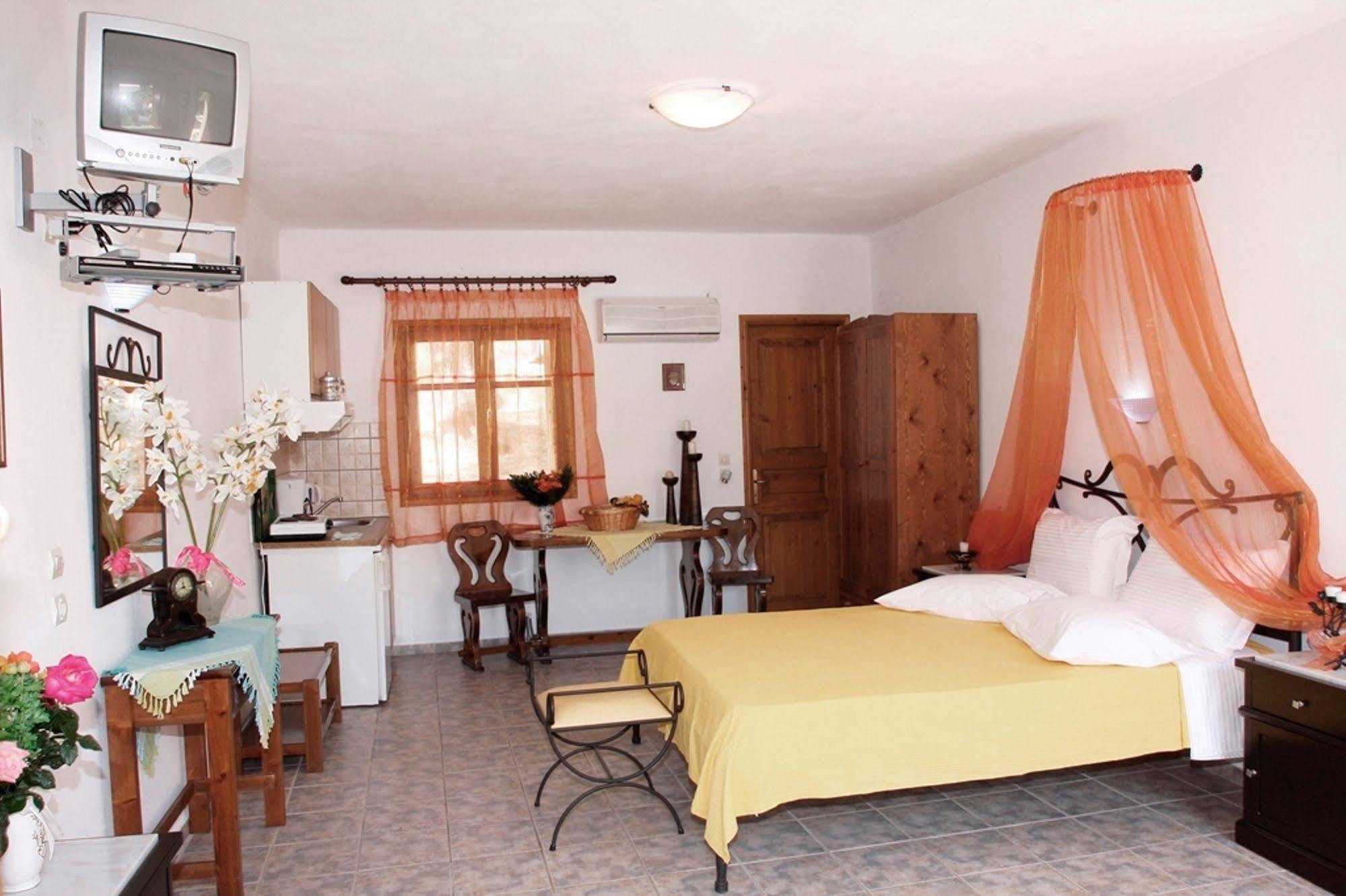 Artemis Bungalows Стафилос Екстериор снимка
