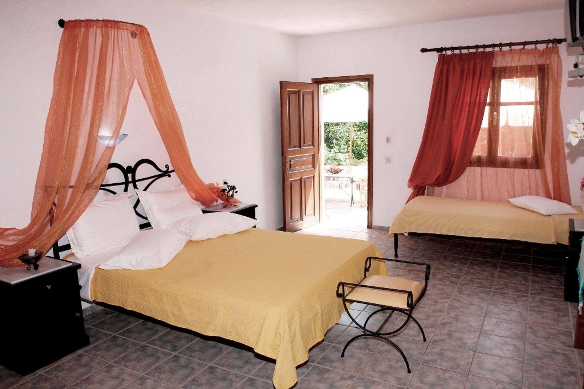Artemis Bungalows Стафилос Екстериор снимка